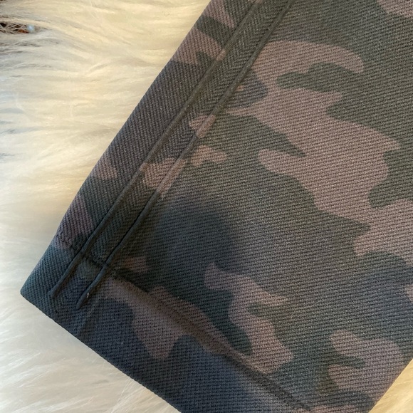 NWT - SPANX Seamless Cropped Camo Leggings Size XL - - Picture 4 of 8